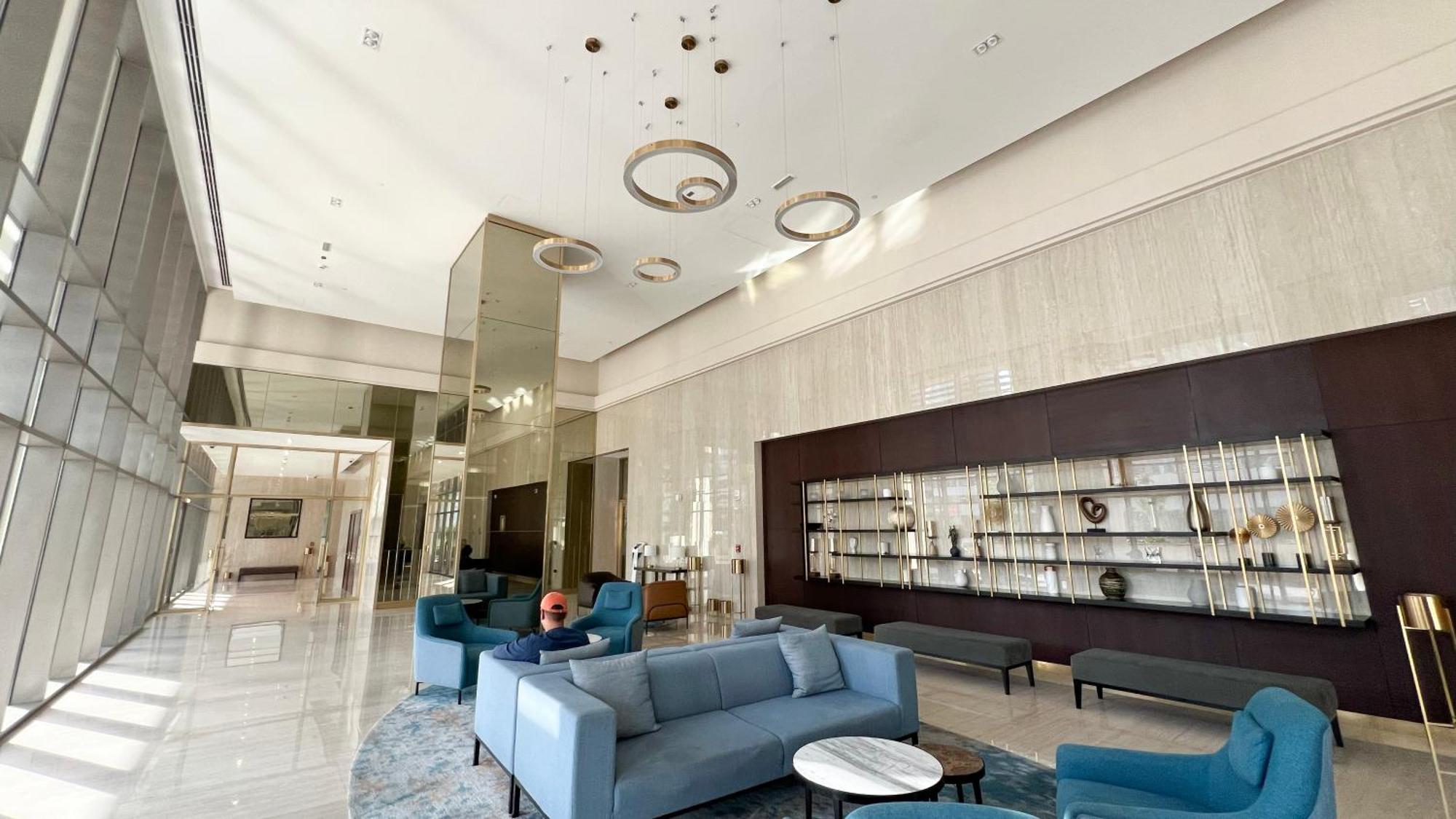 Magnificent 4 Bedroom Apartment, Bellevue Tower Apartment *