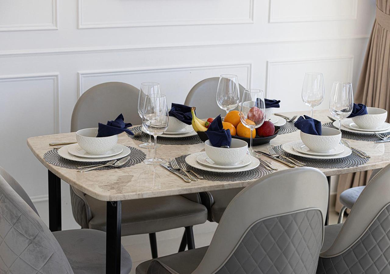 Magnificent 4 Bedroom Apartment, Bellevue Tower * Dubai