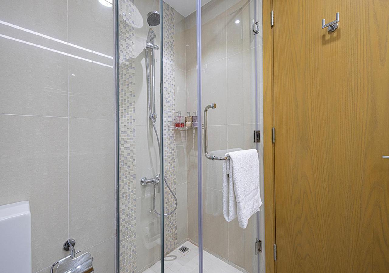 Magnificent 4 Bedroom Apartment, Bellevue Tower Apartment