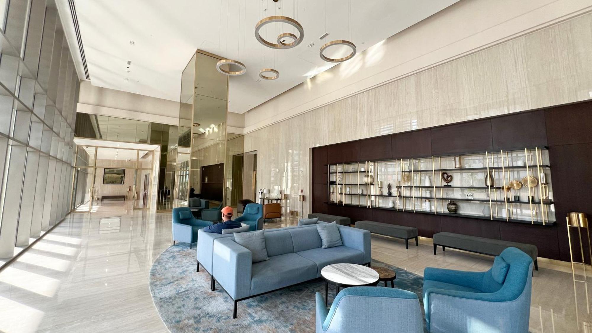 Magnificent 4 Bedroom Apartment, Bellevue Tower Apartment *