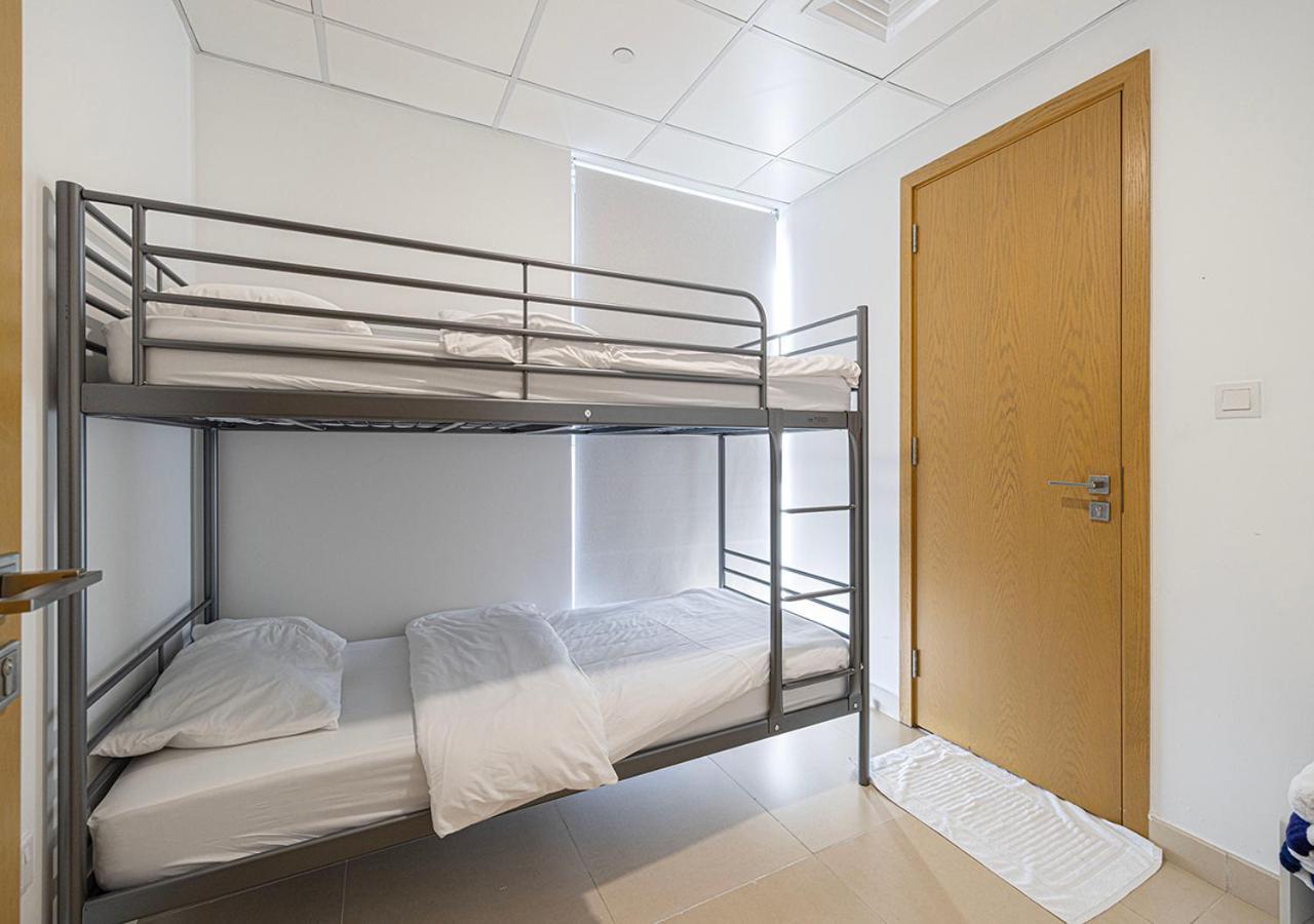 Magnificent 4 Bedroom Apartment, Bellevue Tower *