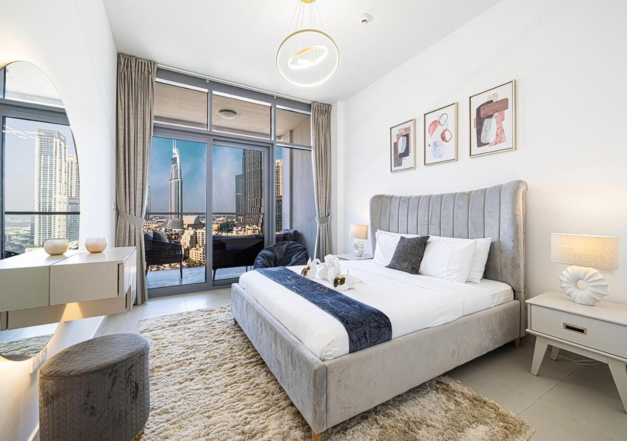 Magnificent 4 Bedroom Apartment, Bellevue Tower *