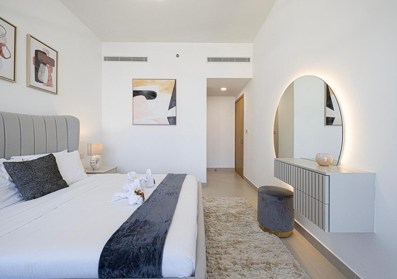 Magnificent 4 Bedroom Apartment, Bellevue Tower *