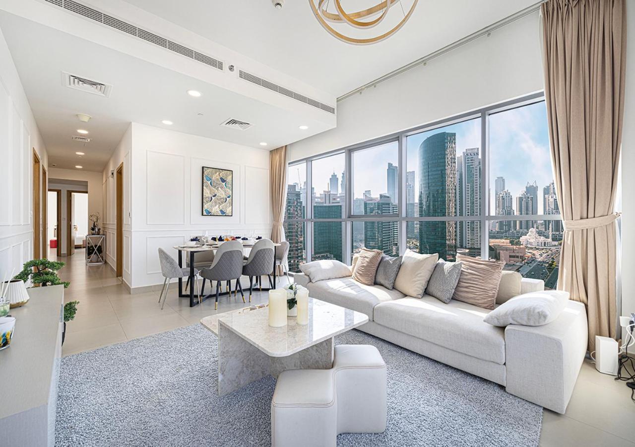 Magnificent 4 Bedroom Apartment, Bellevue Tower Apartment