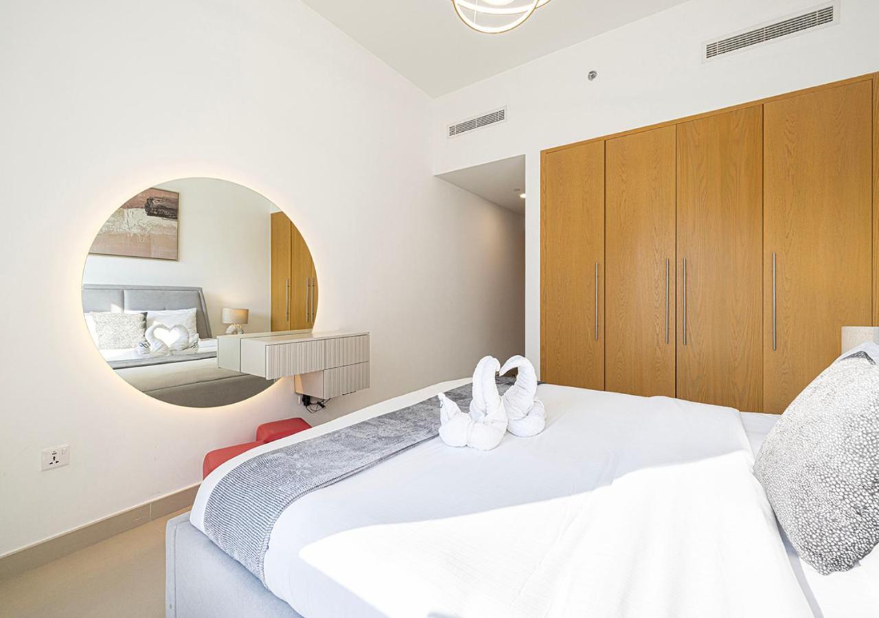 Magnificent 4 Bedroom Apartment, Bellevue Tower *