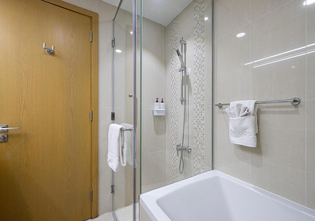 Magnificent 4 Bedroom Apartment, Bellevue Tower