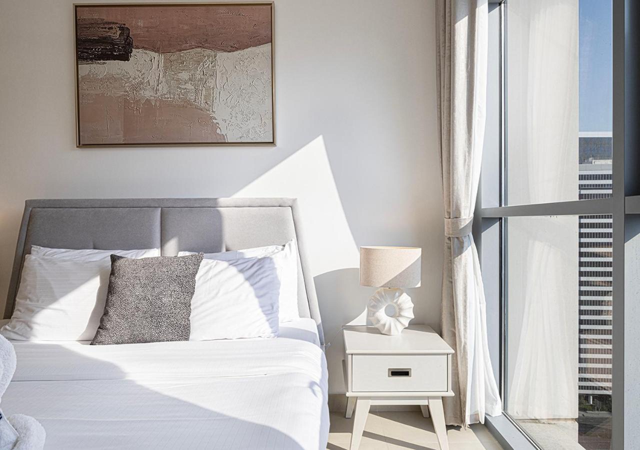 Magnificent 4 Bedroom Apartment, Bellevue Tower *